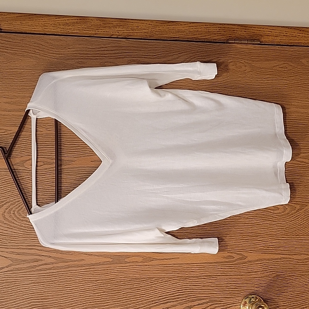 Zenana Outfitters V-neck Size Small
